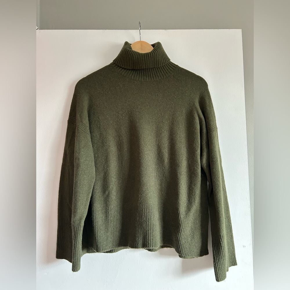 JCrew Wool Blend Turtleneck Sweater, Small